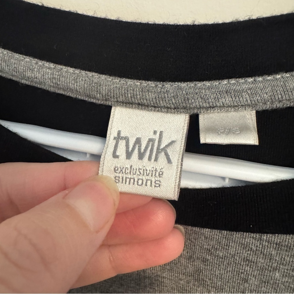 2/20 Twik Grey and Black T-Shirt - Women’s Small - Picture 4 of 8